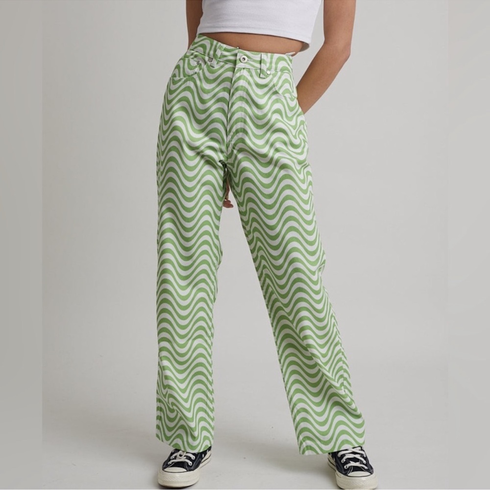 Wavy Print Wide-Leg Pants in Light Green